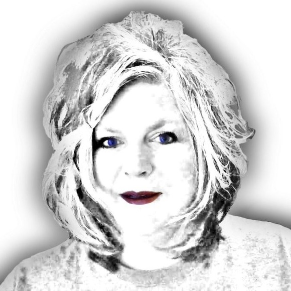 Meet your Posher, Heather - Picture 1 of 1